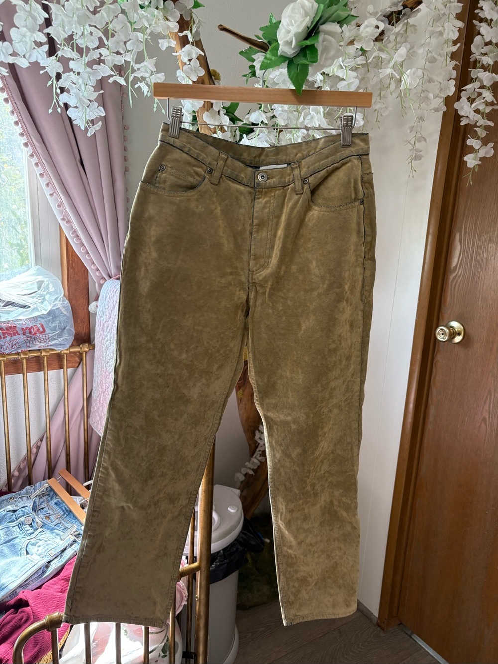 Vintage Women's Straight-Leg Jeans in Olive